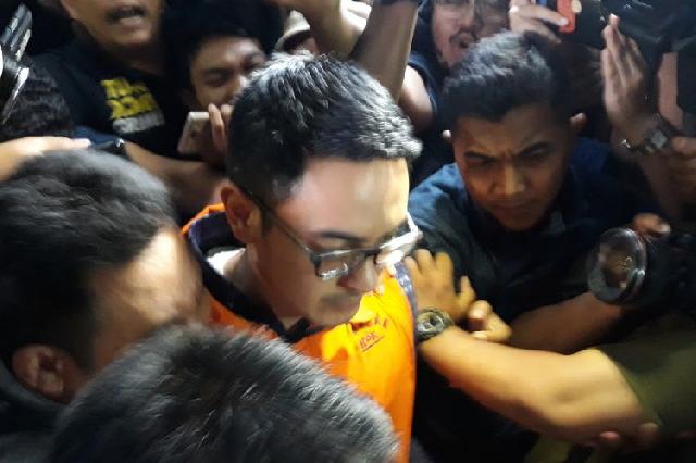 Gubernur Jambi Zumi Zola Ditahan KPK